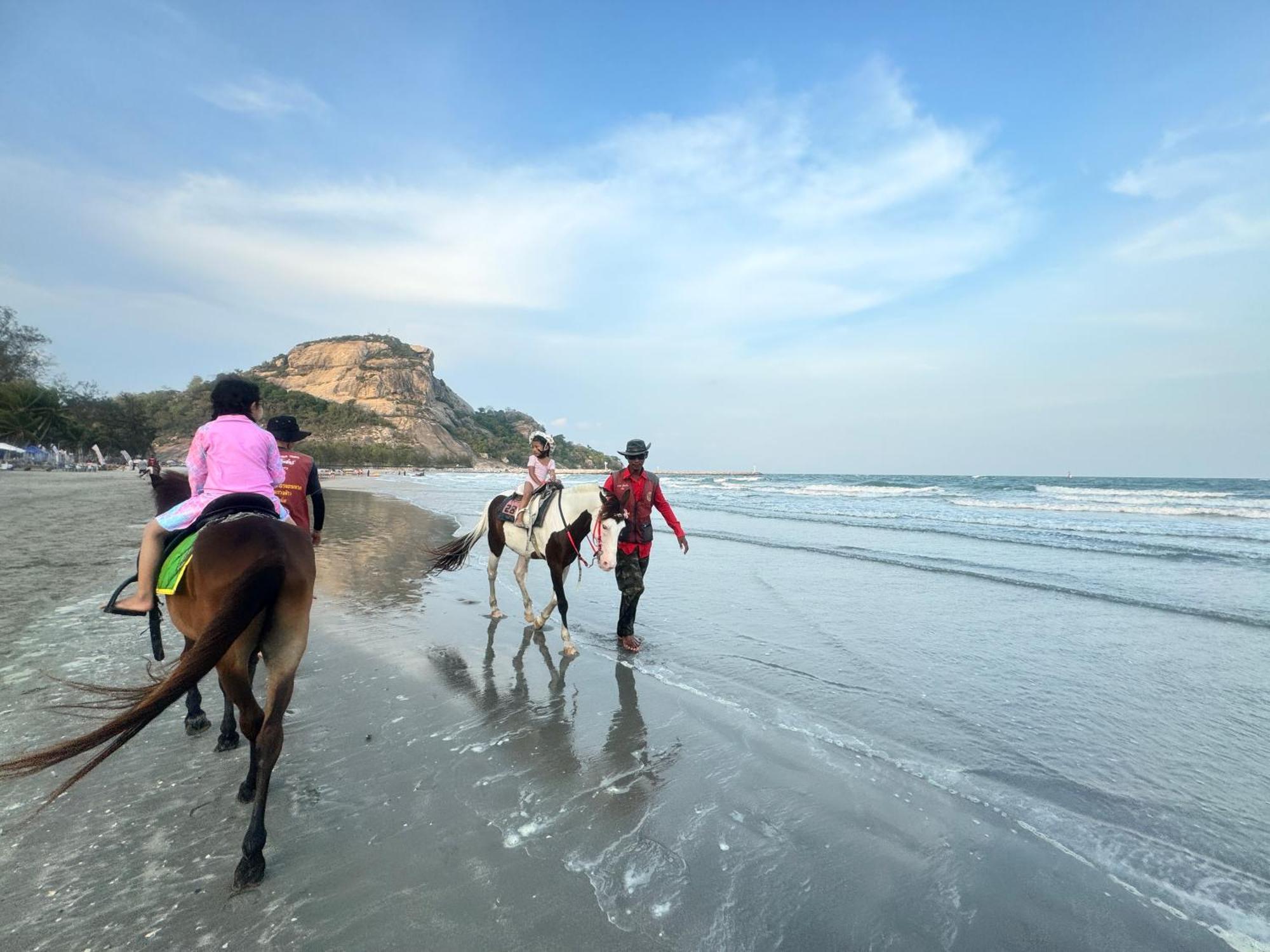 Sea&Mountain View,5 Mins Walk To Famous Beach With King Size Bed Хуа Хин Екстериор снимка